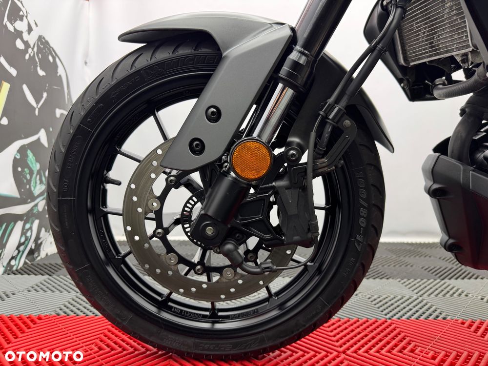 Yamaha MT - 8