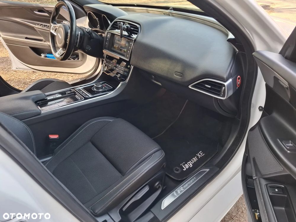 Jaguar XE 20d R-Sport - 5