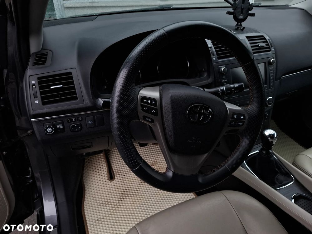 Toyota Avensis - 24