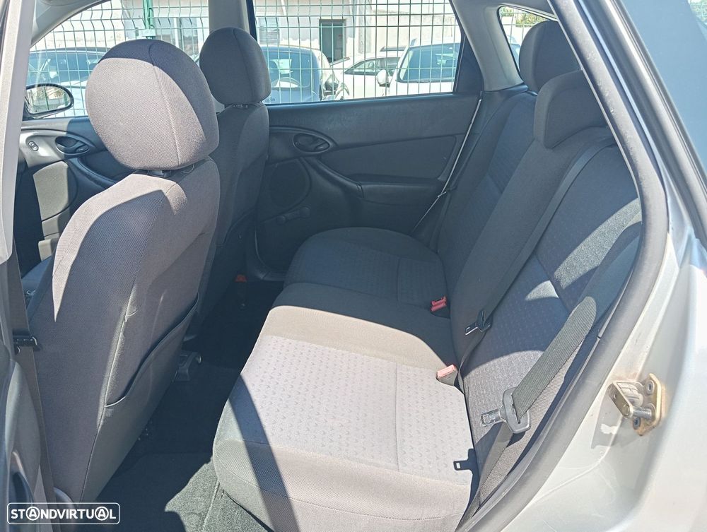 Ford Focus 1.4 Trend - 14