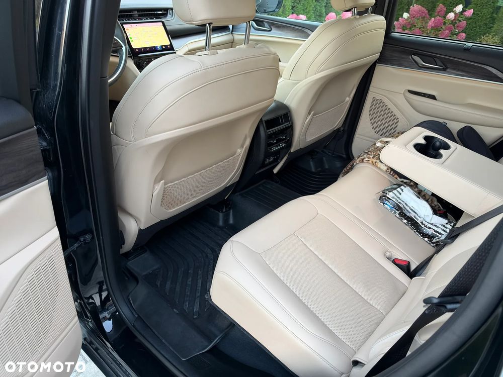 Jeep Grand Cherokee - 19
