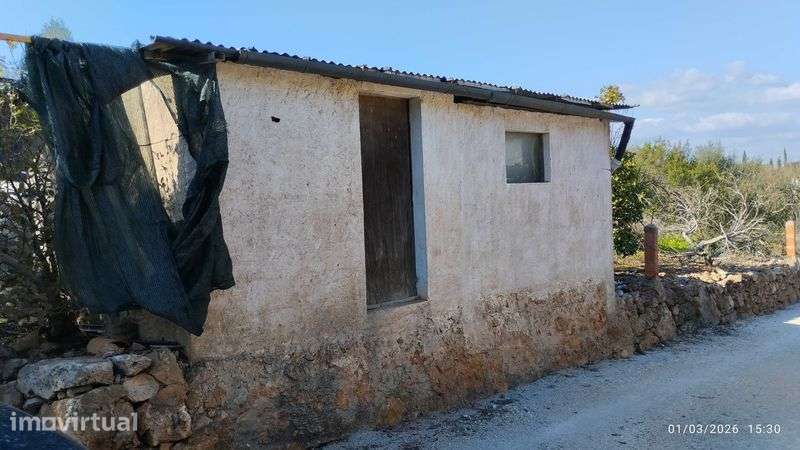 Terreno com casa para recuperar a poucos minutos da cidade de Silves - Grande imagem: 4/5
