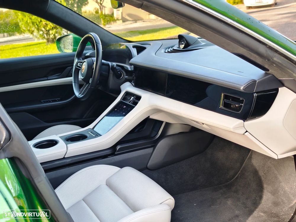 Porsche Taycan Sport Turismo Turbo - 12
