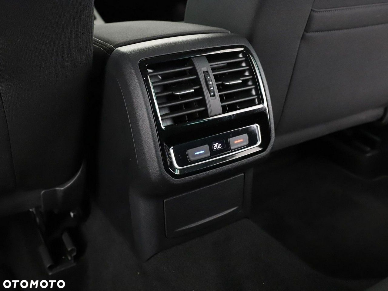 Volkswagen Passat 2.0 TDI SCR Business DSG - 39
