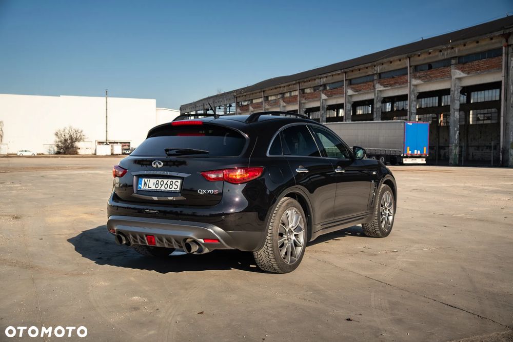Infiniti QX70 - 12