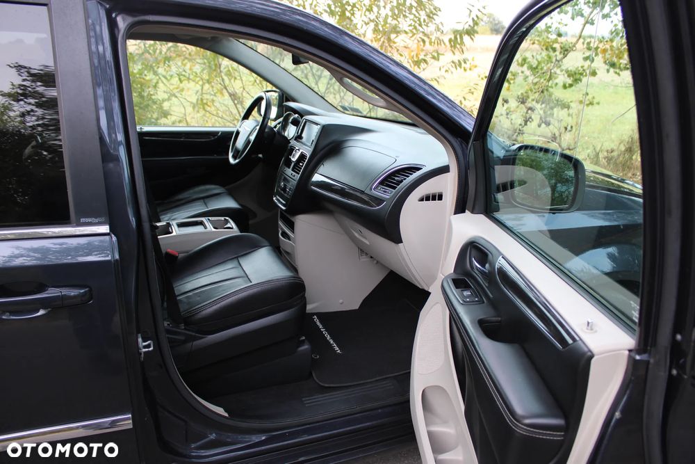 Chrysler Town & Country 3.6 Touring - 17