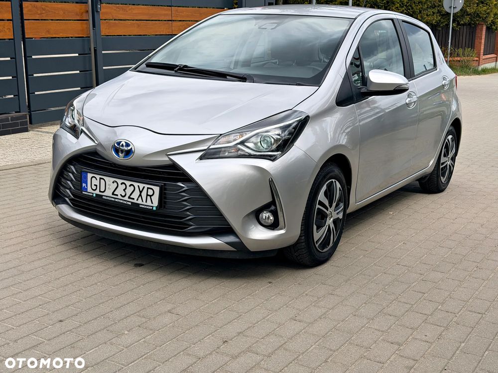 Toyota Yaris Hybrid 100 Sol - 1