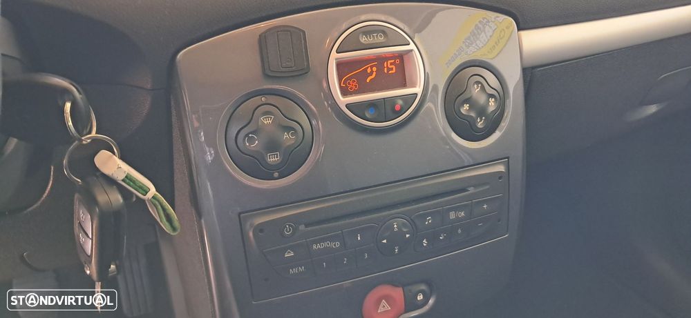 Renault Clio 1.2 16V Confort - 8