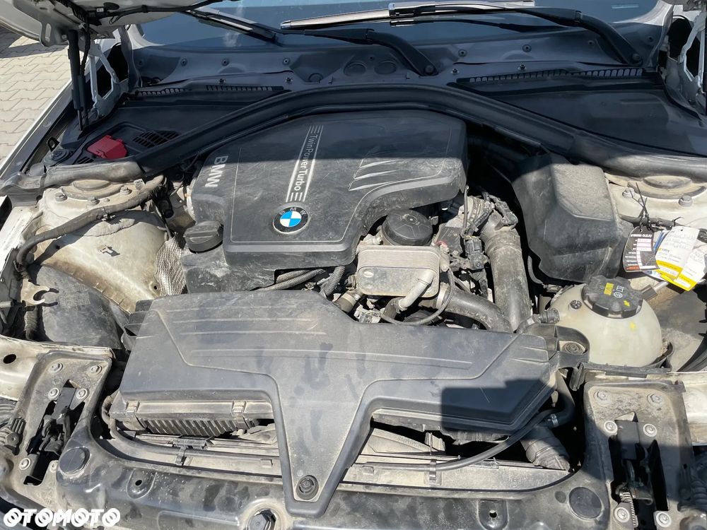 BMW Seria 3 320i xDrive - 16