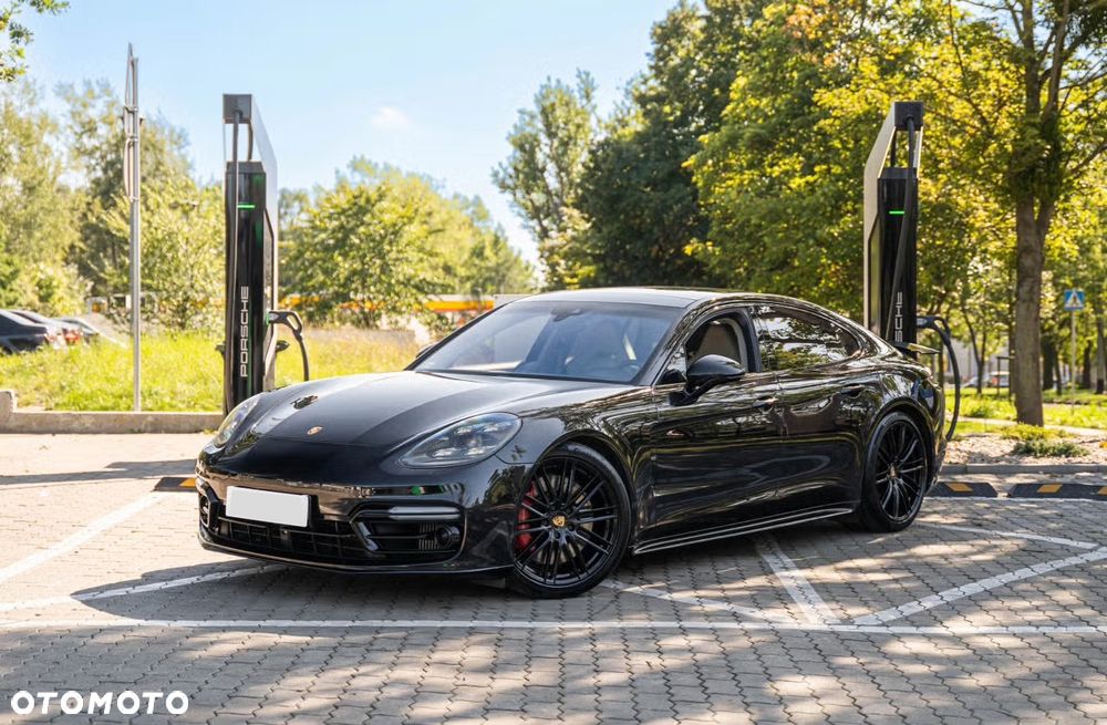 Porsche Panamera Turbo - 1
