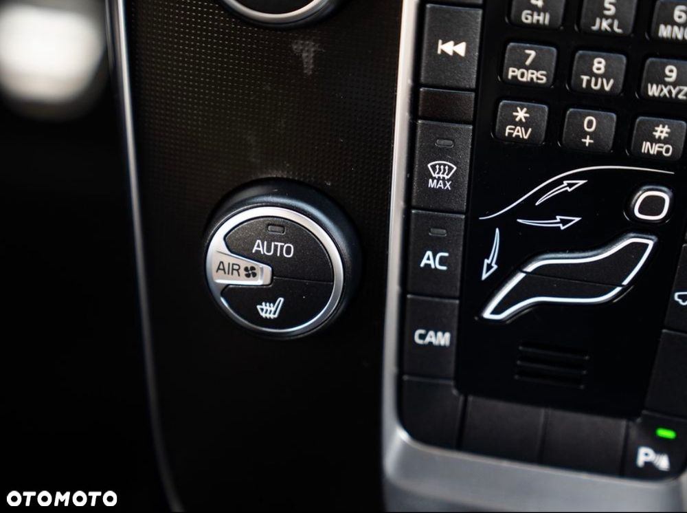 Volvo V40 D2 R-Design - 36