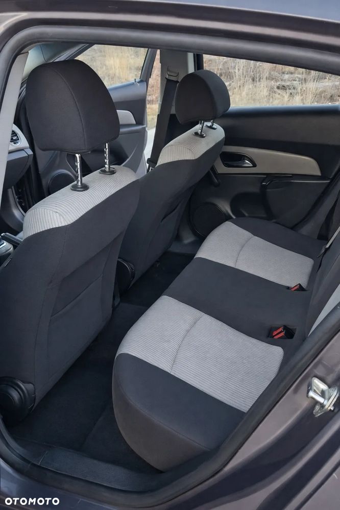 Chevrolet Cruze 1.6 LS - 2