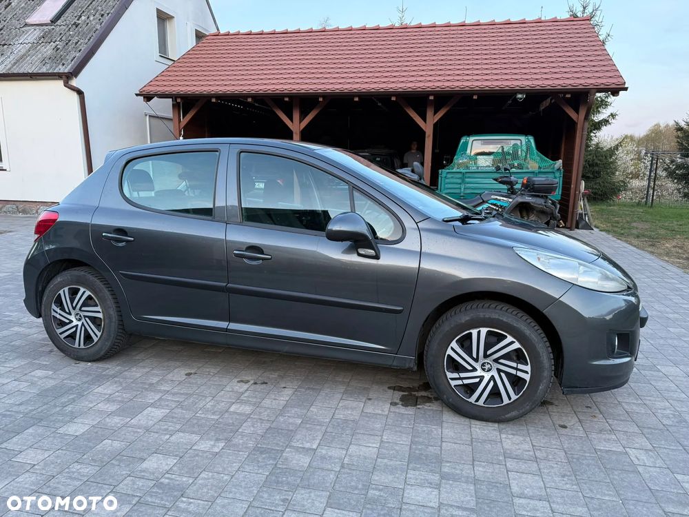 Peugeot 207 - 1