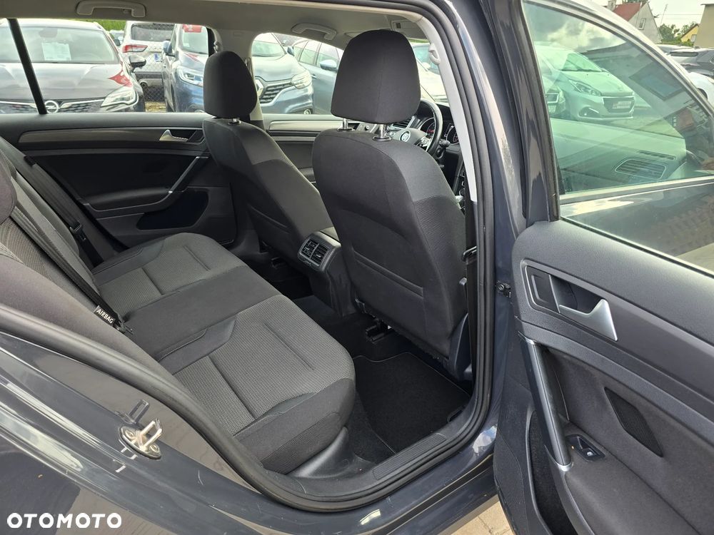 Volkswagen Golf - 10
