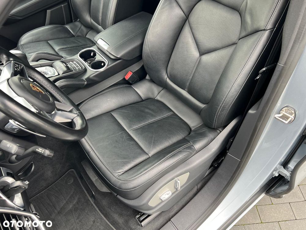 Porsche Cayenne - 19