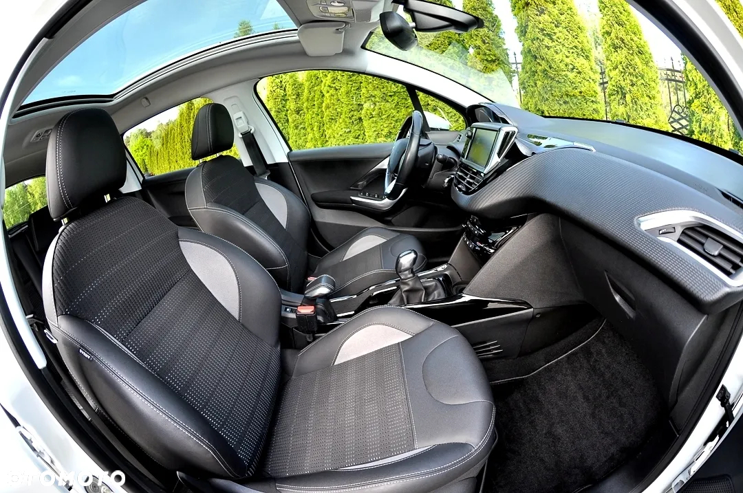Peugeot 2008 1.2 Pure Tech GPF Allure S&S - 19