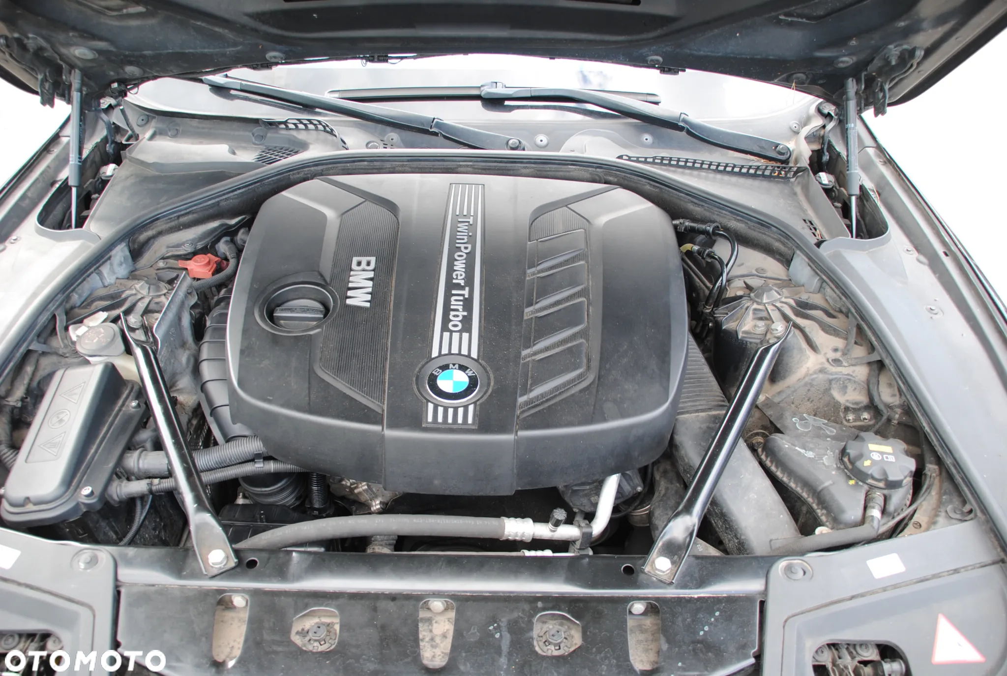 BMW Seria 5 525d xDrive - 14