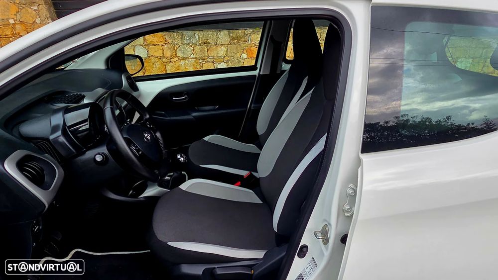 Toyota Aygo 1.0 X-Play Plus - 16