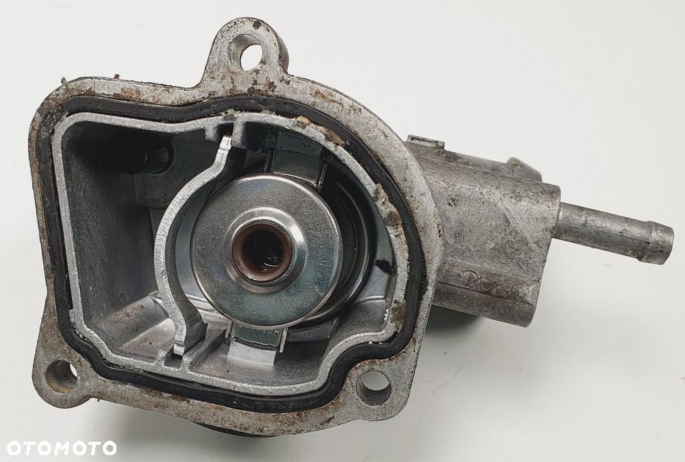 TERMOSTAT OBUDOWA MERCEDES W220 3.2 CDI - 3