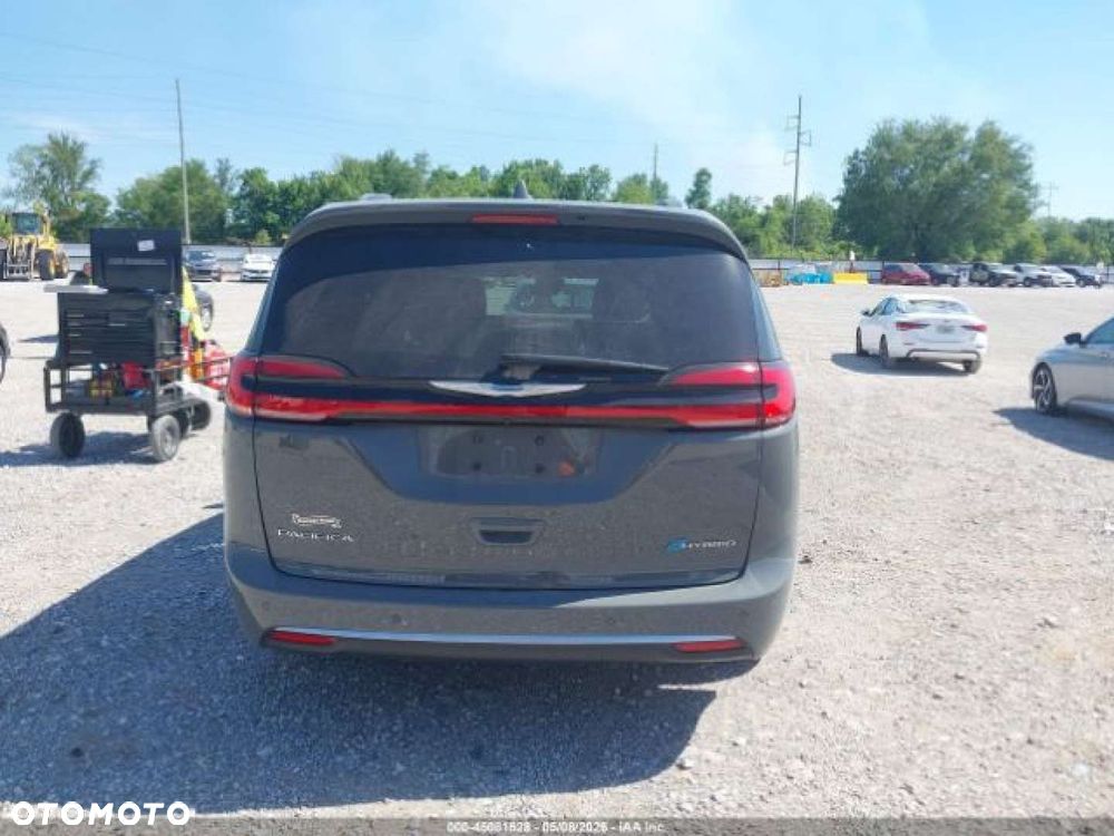 Chrysler Pacifica - 4