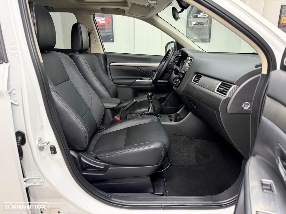 Mitsubishi Outlander 2.2 DI-D Intense - 23