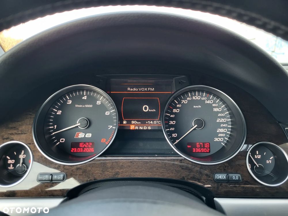Audi S8 - 9