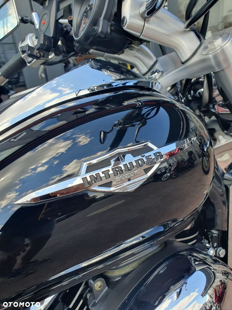 Suzuki Intruder - 37