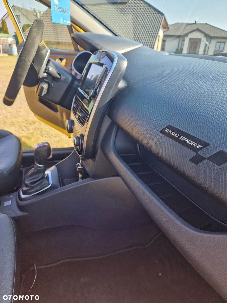 Renault Clio TCe 220 EDC R.S Trophy - 16