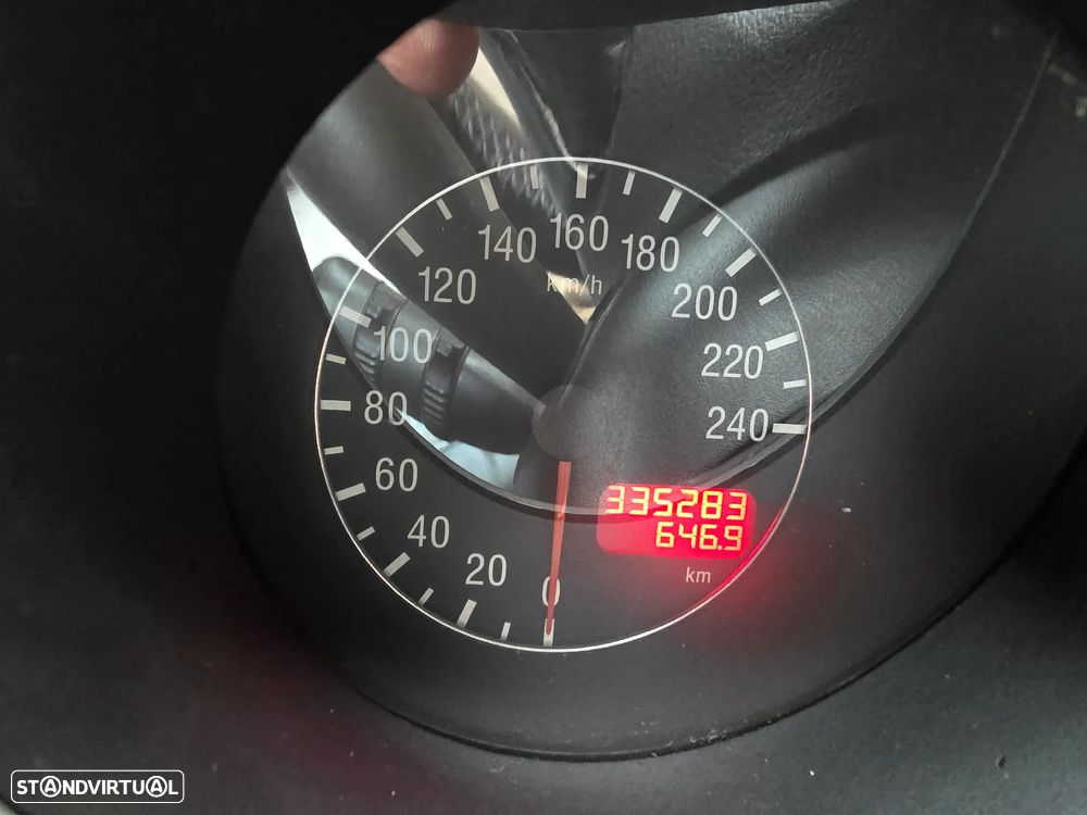 Alfa Romeo 147 1.9 JTD Plus - 23