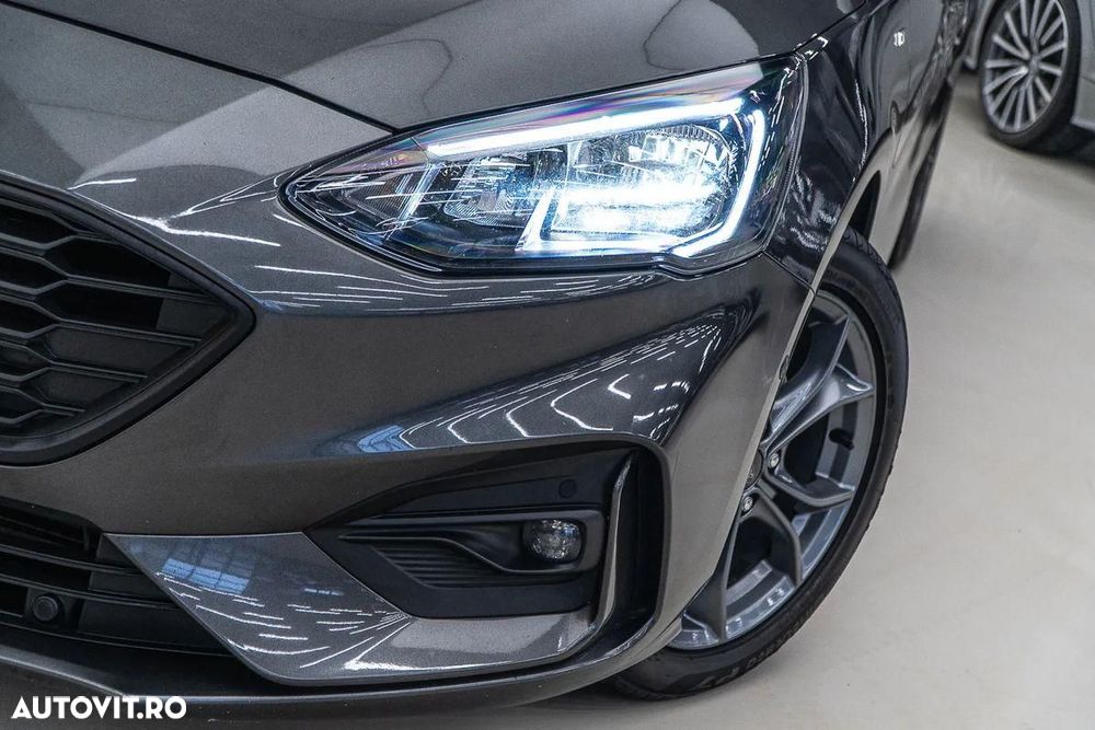 Ford Focus 1.0 EcoBoost 6MT MHEV ST-Line X - 35