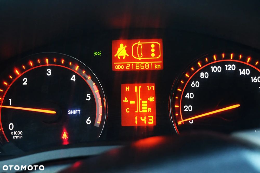 Toyota Avensis 2.0 D-4D Premium - 9