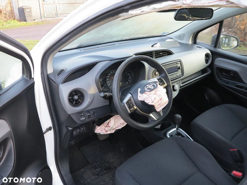 Toyota Yaris Hybrid 100 Active EU6 - 11