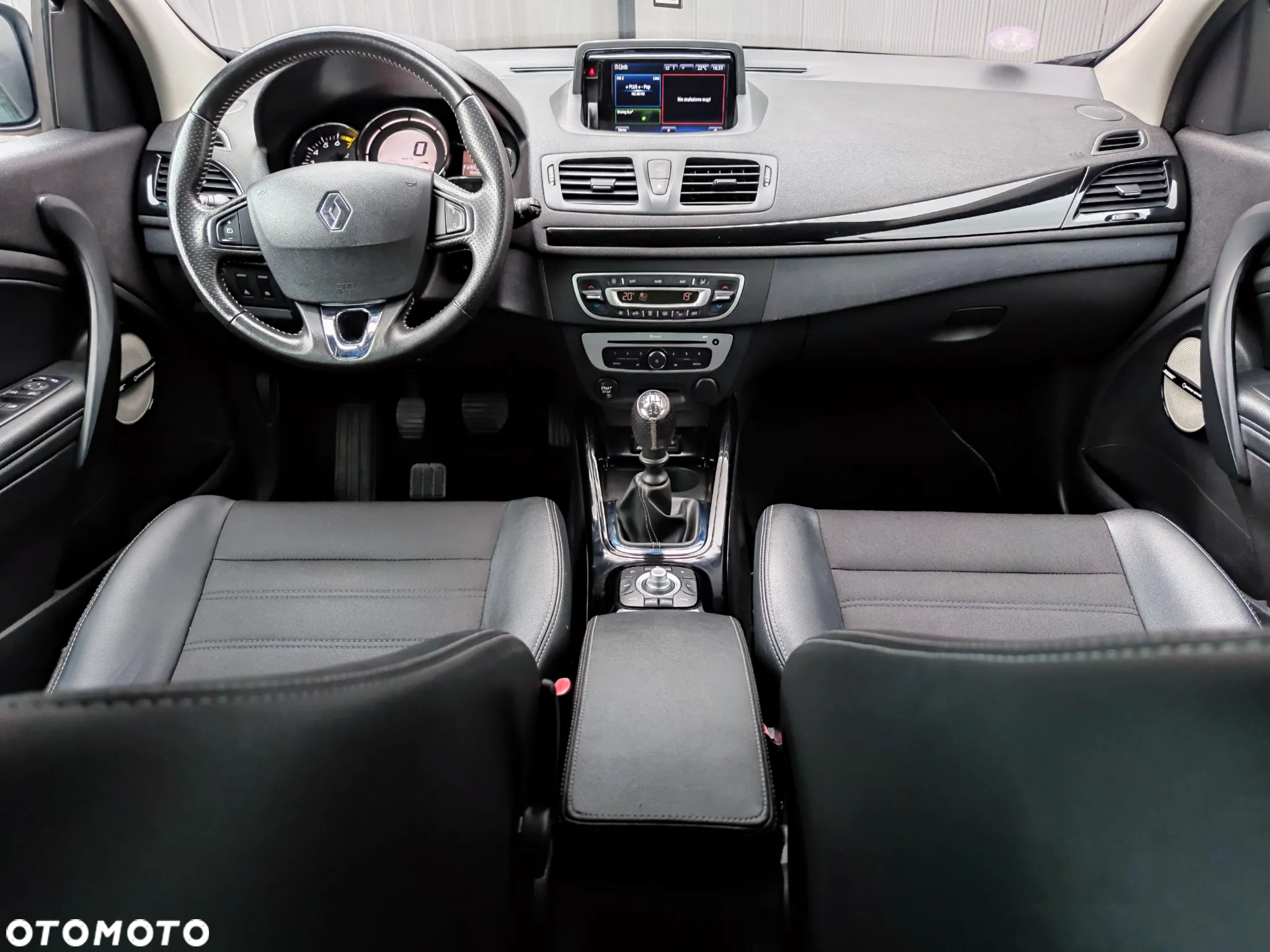 Renault Megane Grandtour ENERGY TCe 130 BOSE EDITION - 26