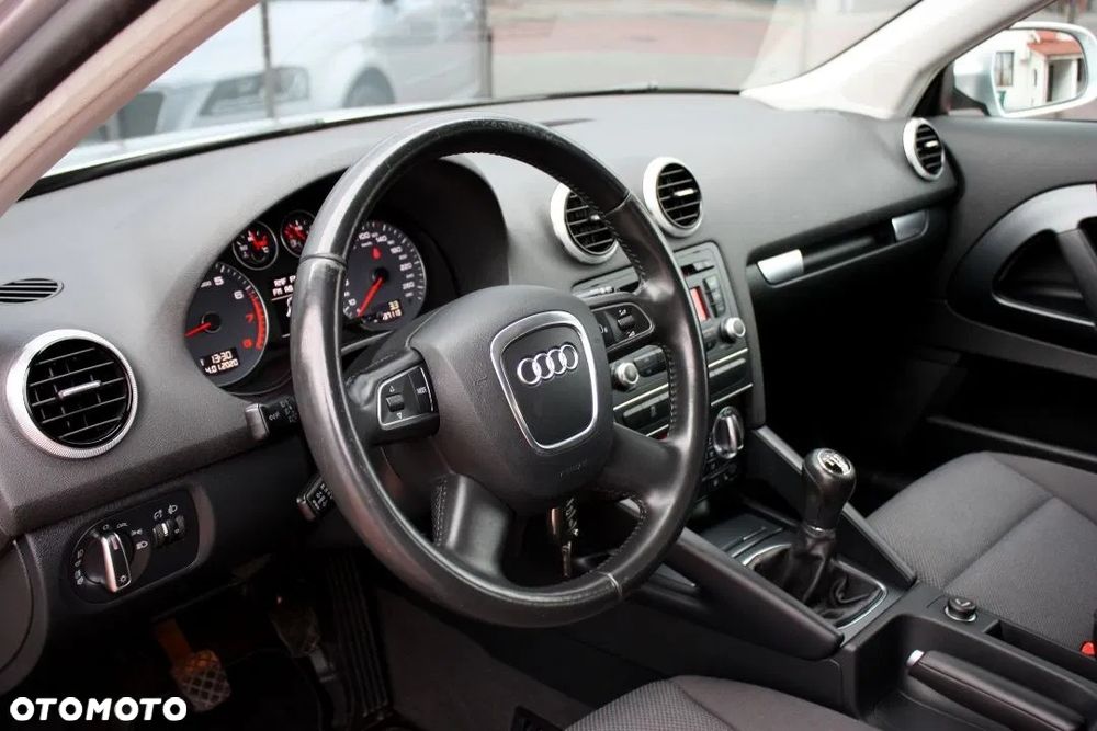 Audi A3 3-drzwiowe 1.6 Attraction - 4
