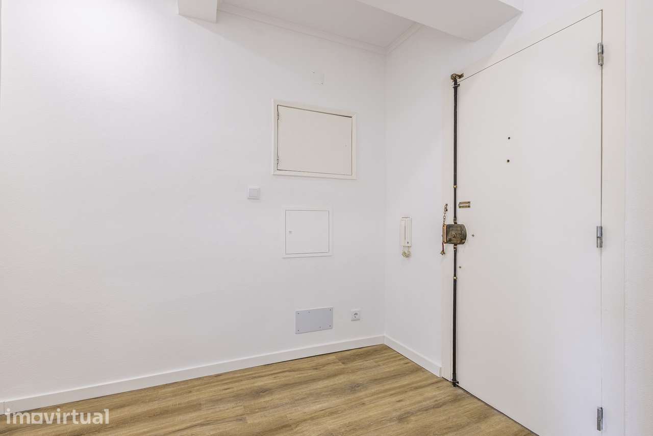 APARTAMENTO T2 REMODELADO CARTAXO - Grande imagem: 2/23