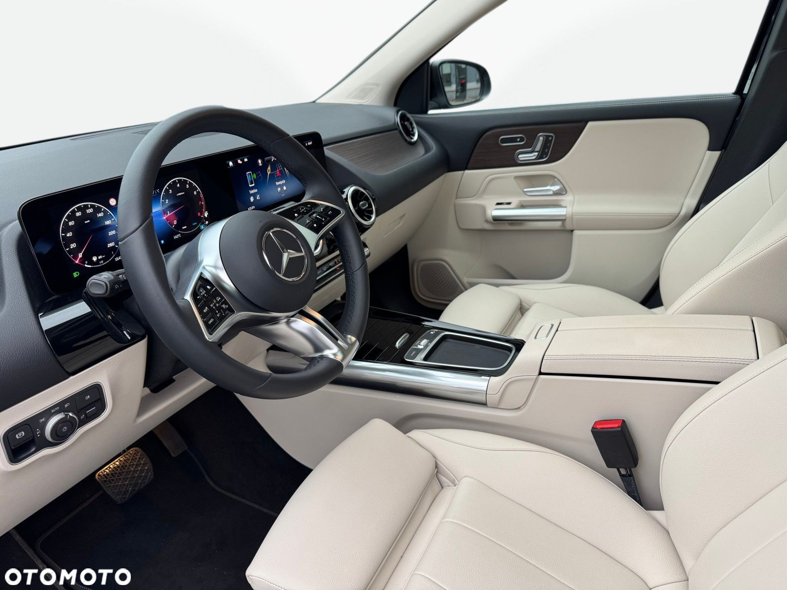 Mercedes-Benz GLA - 11