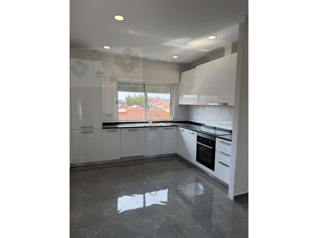 Amadora T1, 3 frentes, Rigorosamente Remodelado!!!!! - Grande imagem: 2/23