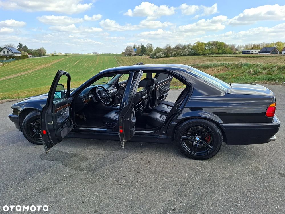 BMW Seria 7 750i - 6