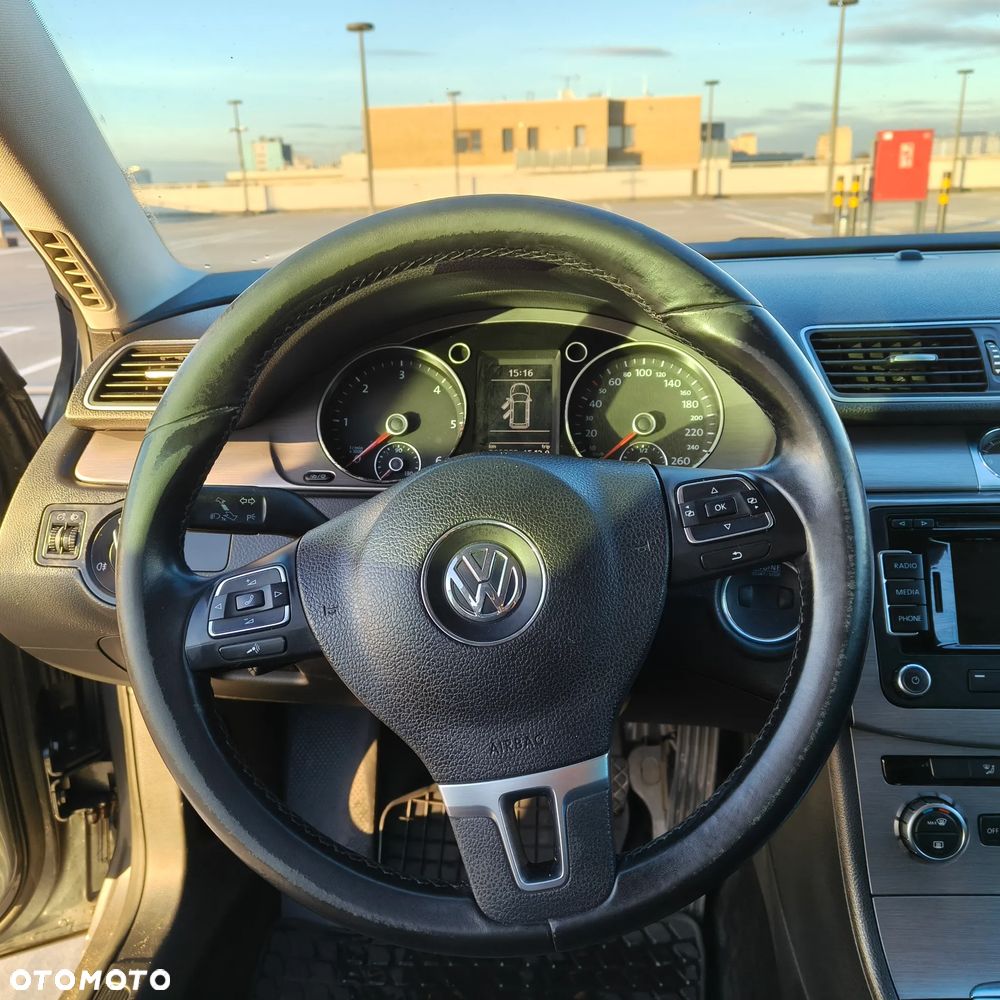 Volkswagen Passat - 8