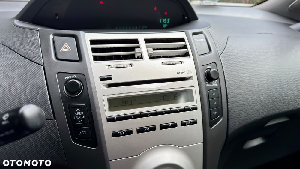 Toyota Yaris - 25