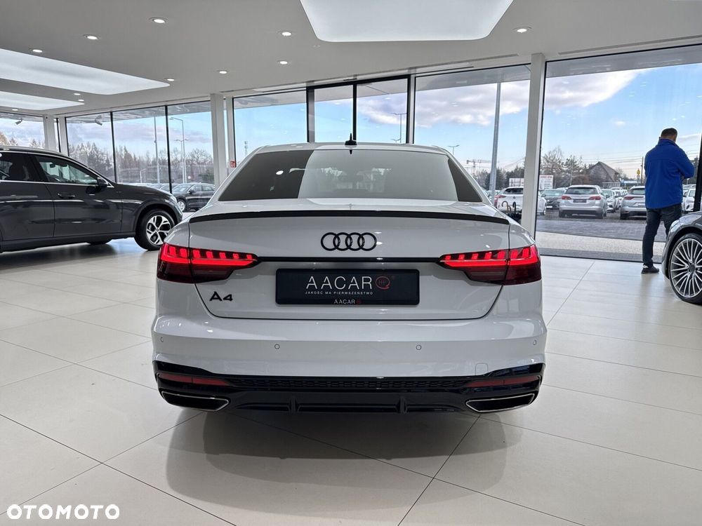 Audi A4 Limousine - 4