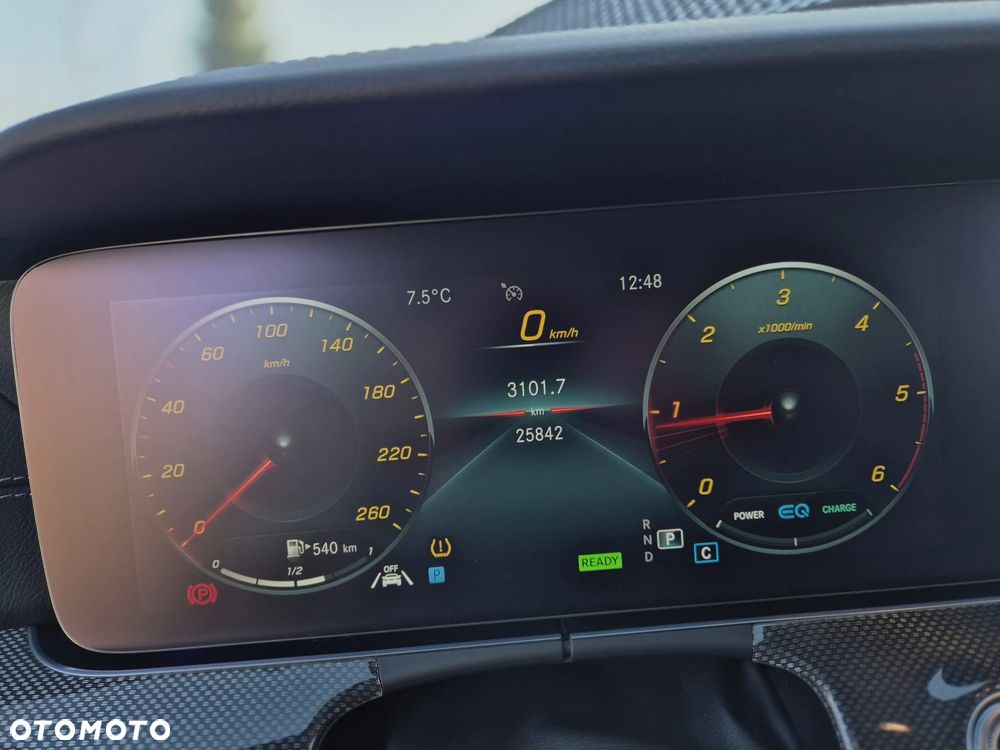 Mercedes-Benz CLS 300 d 4-Matic AMG - 16