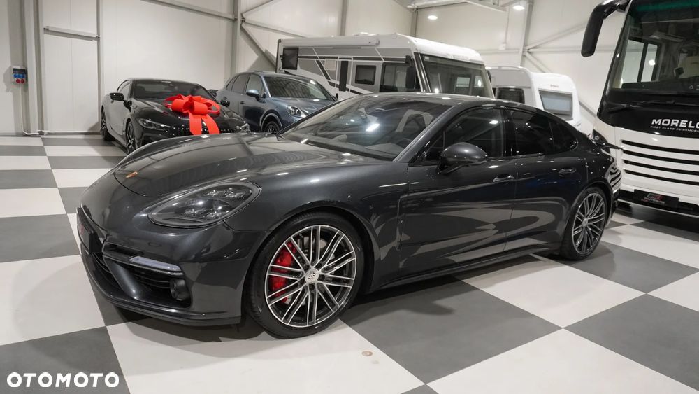 Porsche Panamera Turbo - 1
