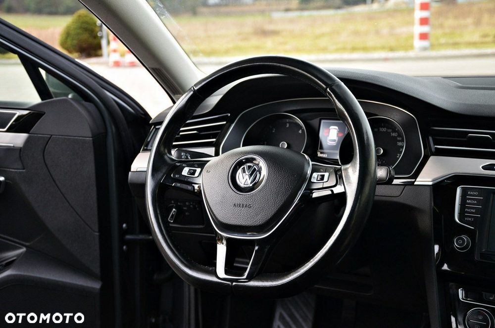 Volkswagen Passat - 24