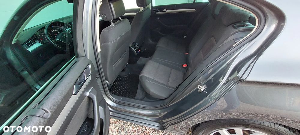 Volkswagen Passat 1.6 TDI BMT Comfortline - 22