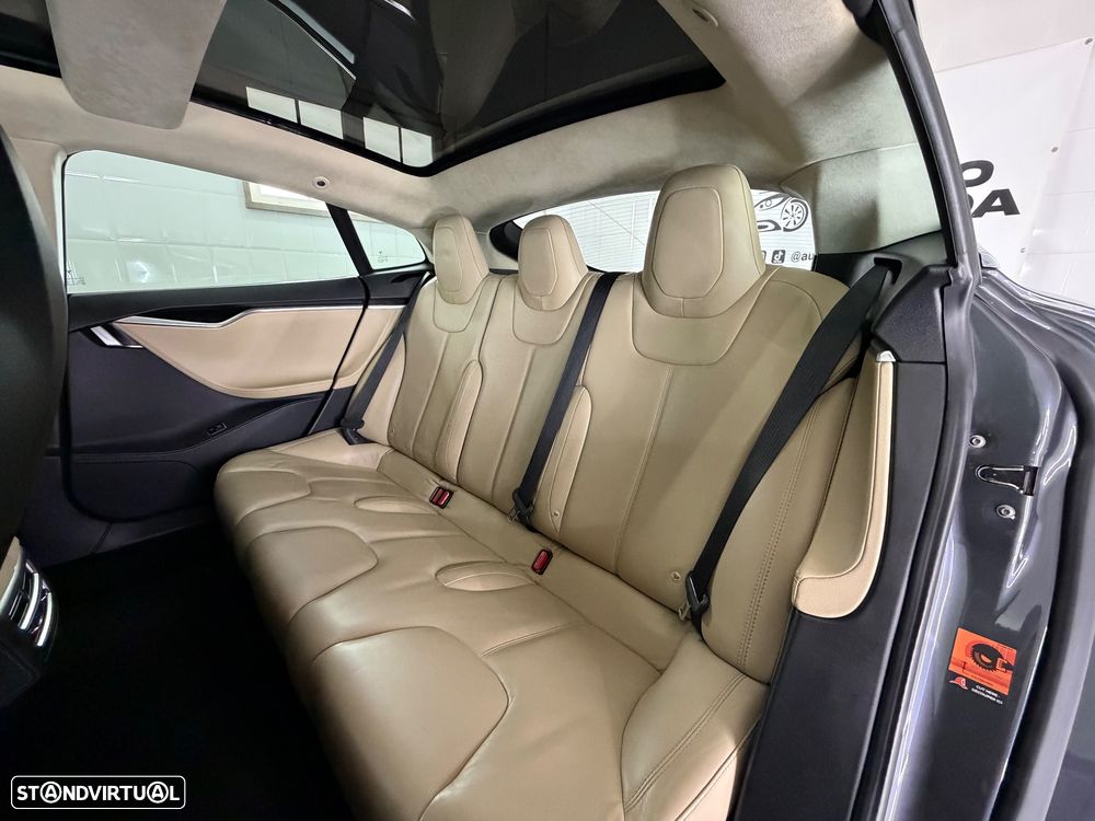 Tesla Model S 85D AWD - 11
