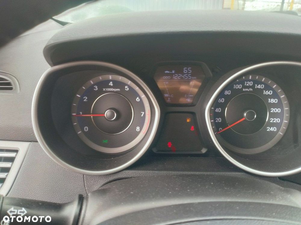 Hyundai Elantra - 16