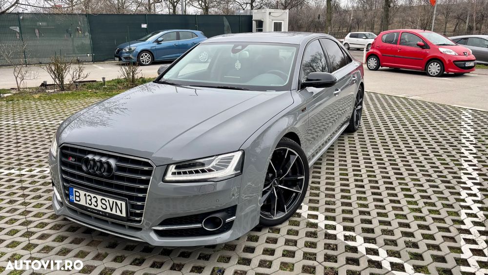 AUDI S8