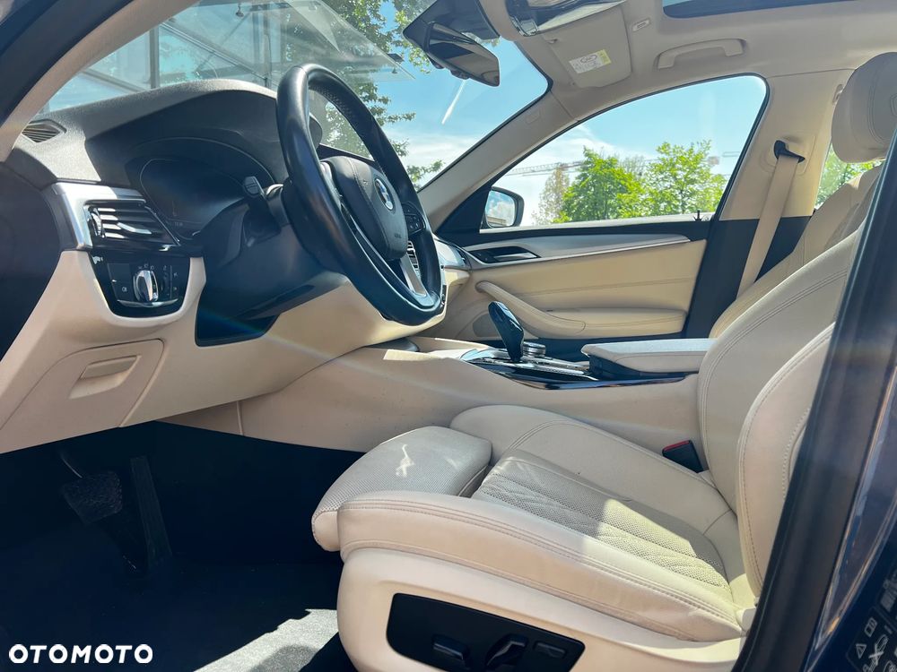 BMW Seria 5 520d xDrive Luxury Line sport - 27