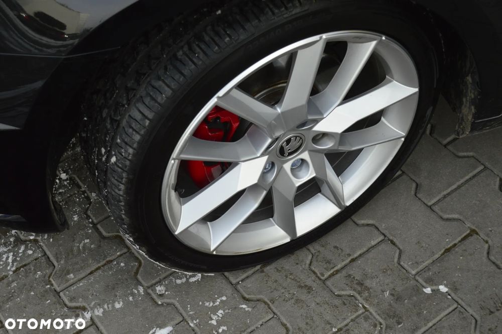 Skoda Octavia 2.0 TDI (Green tec) 4x4 DSG RS - 11